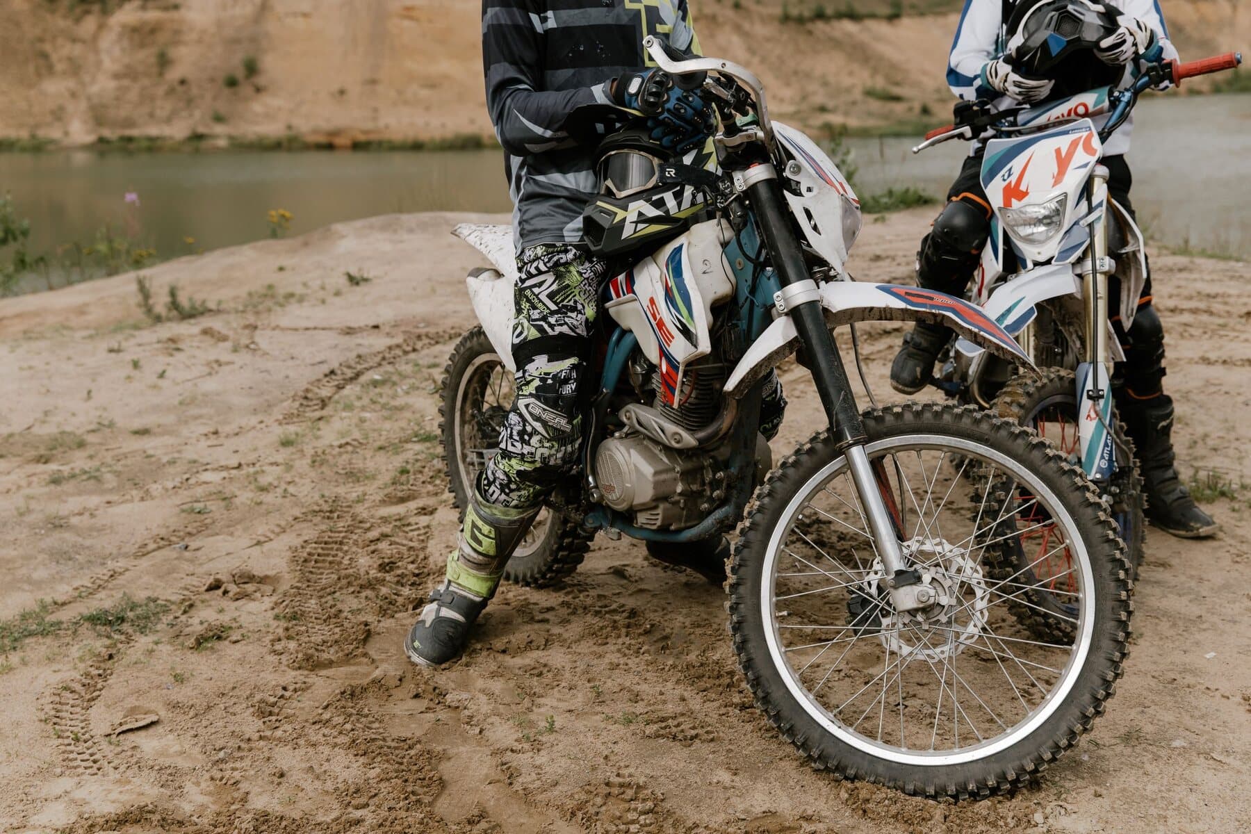 Front wheel and forks on the start line